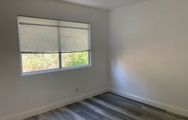 3 beds, 1 bath, 900 sqft, $2,595