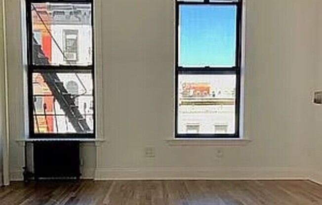 100 E 7 ST