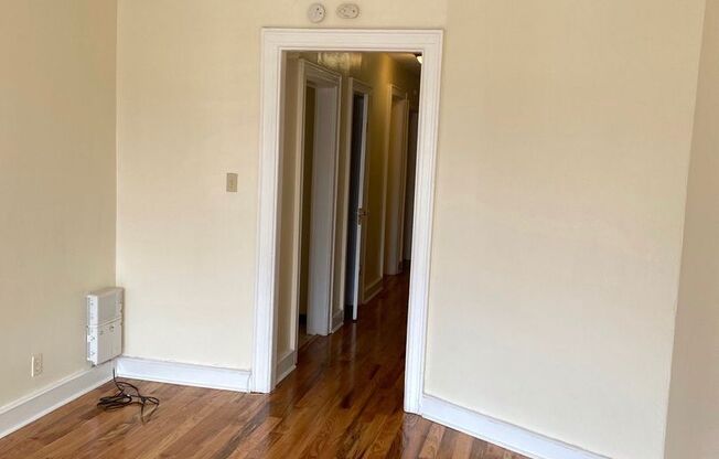 2 beds, 1 bath, $2,000, Unit 10