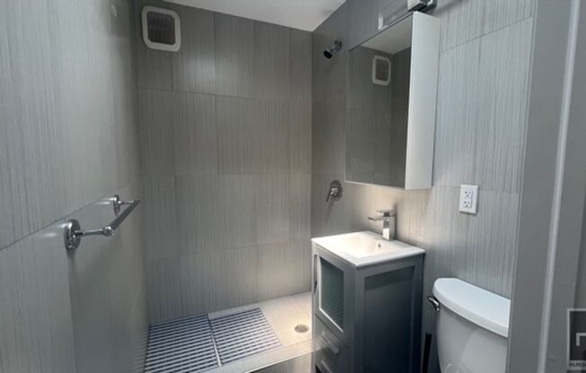 Studio, 1 bath, $3,000, Unit 4A