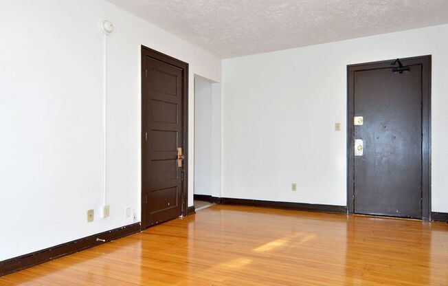 1 bed, 1 bath, 410 sqft, $905, Unit 15 - 06