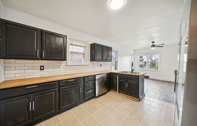 $1,350.00/month - 3 Bed 2 Bath