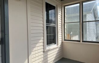 3 beds, 1 bath, $1,350, Unit 98 Lime St UP