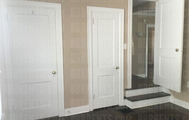 3 beds, 1.5 baths, $1,595