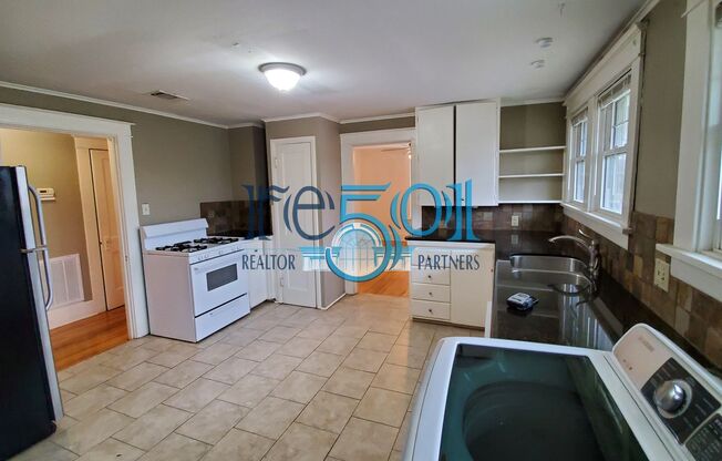 2 beds, 1 bath, 1,100 sqft, $1,250, Unit Palm Upstairs - Apt 3