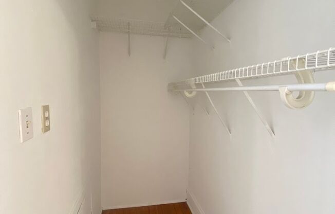 1 bed, 1 bath, 950 sqft, $1,150