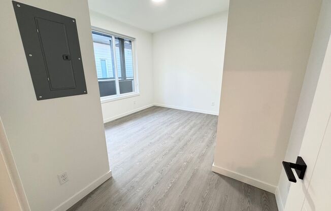 1 bed, 1 bath, 420 sqft, $1,525, Unit 15