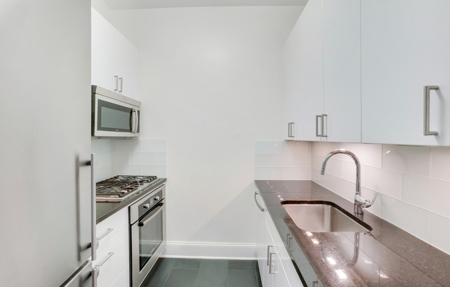 1 bed, 1 bath, 670 sqft, $6,000, Unit 8C