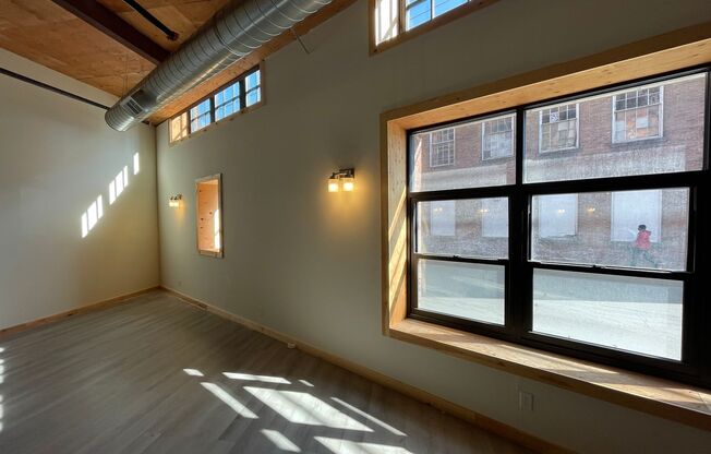 1 bed, 1 bath, 1,350 sqft, $1,700, Unit 1104
