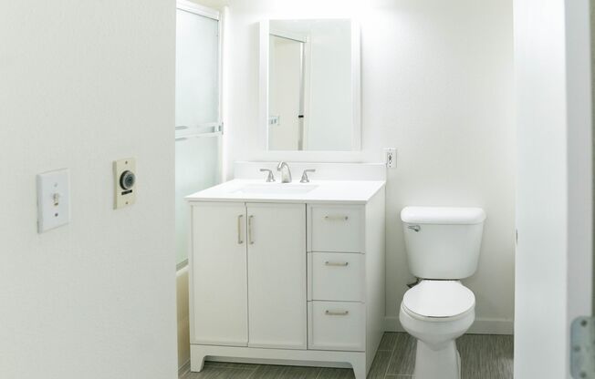 2 beds, 1 bath, 800 sqft, $1,750, Unit 203-2604 South Campus Place