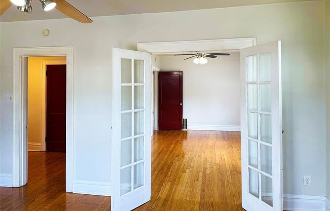 2 beds, 1 bath, 888 sqft, $1,275, Unit Arsenal Street-6328