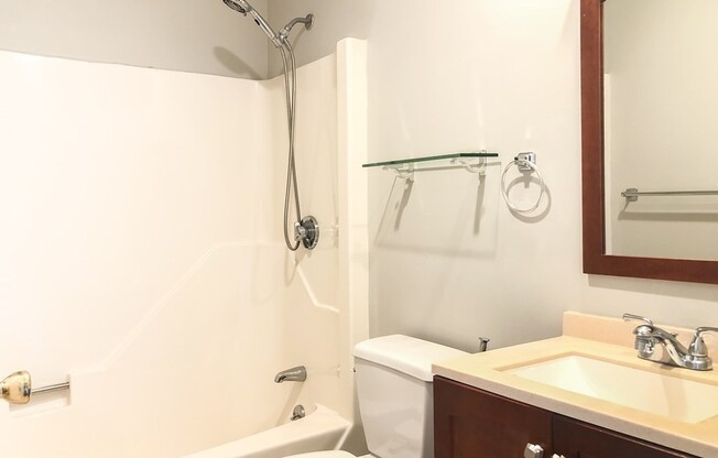 2 beds, 2 baths, 1,206 sqft, $3,300, Unit 203
