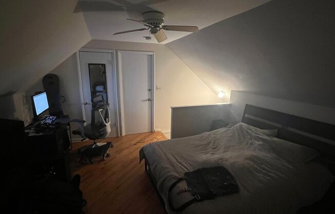 One bed, duplex in Lakeview, Pet friendly!!