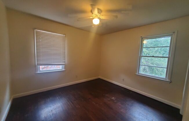 3 beds, 1 bath, $1,250