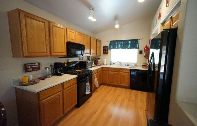 2 beds, 2 baths, $1,695