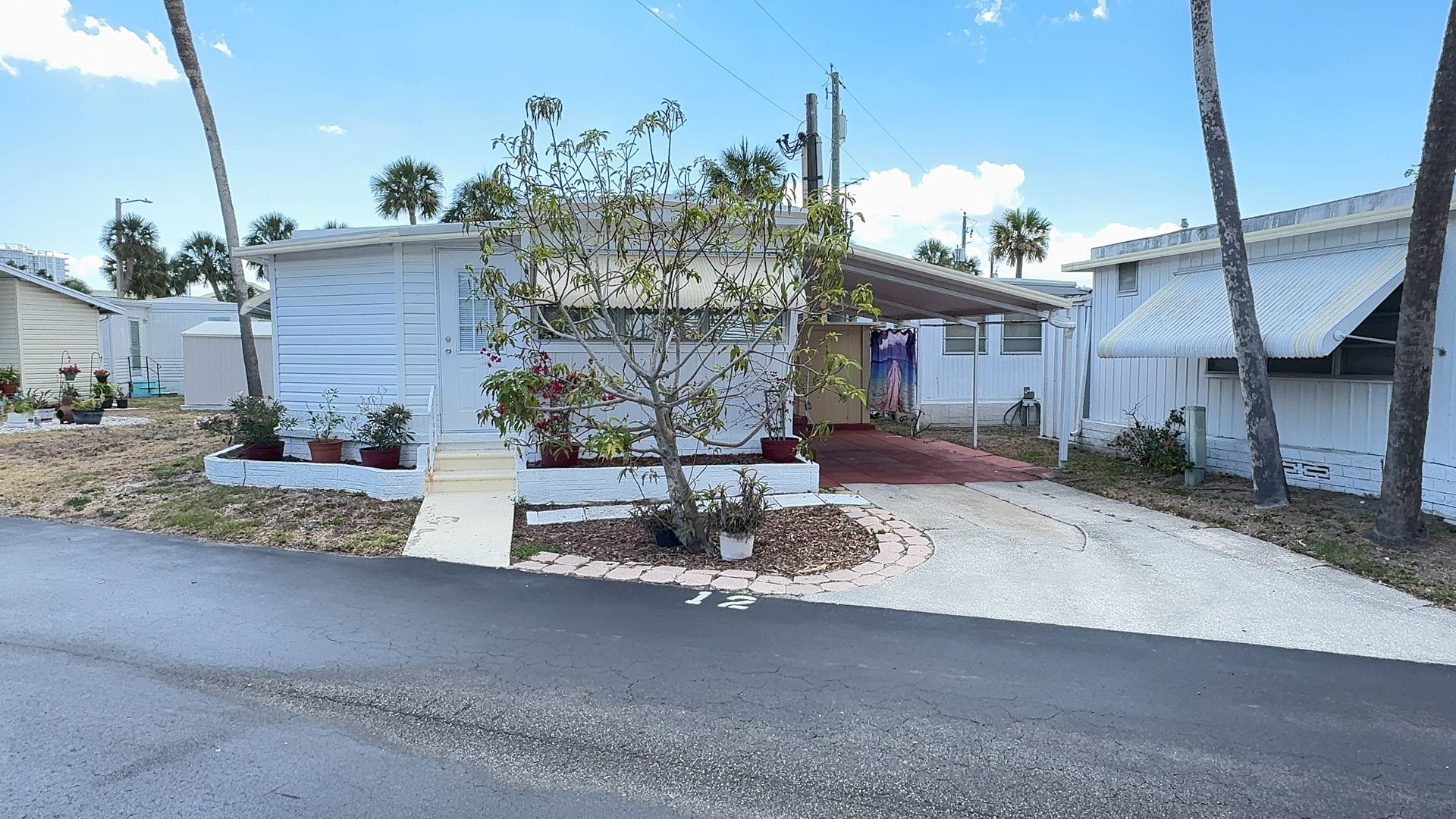 Beautiful 1 bedroom 1 bath Manufactured home for rent in Regency Cove, a 55+ gated community.