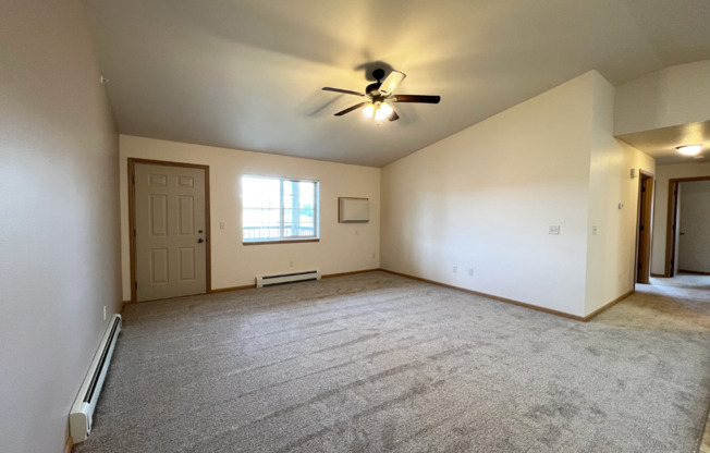 3 beds, 2 baths, 1,547 sqft, $1,690, Unit RT 7015-20