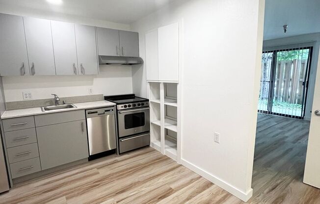 Studio, 1 bath, 480 sqft, $1,395, Unit 118