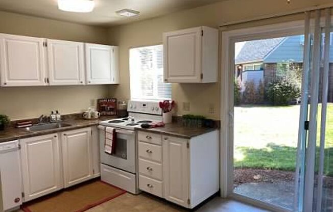 3 beds, 1 bath, 906 sqft, $1,849, Unit 15