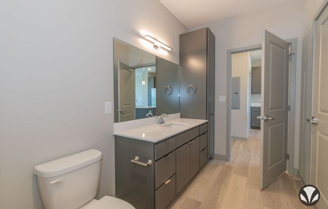 1 bed, 1 bath, 728 sqft, $1,295, Unit YH-2015