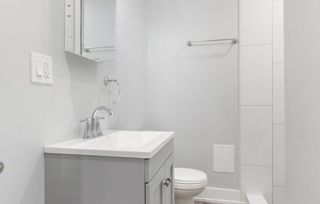 3 beds, 2 baths, $2,900, Unit 1301-4E