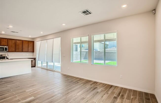 STUNNING NEW BUILD HOME, 3 Bedroom with a LOFT!