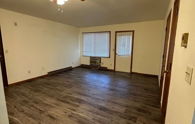 2 beds, 1 bath, $795, Unit Unit 05