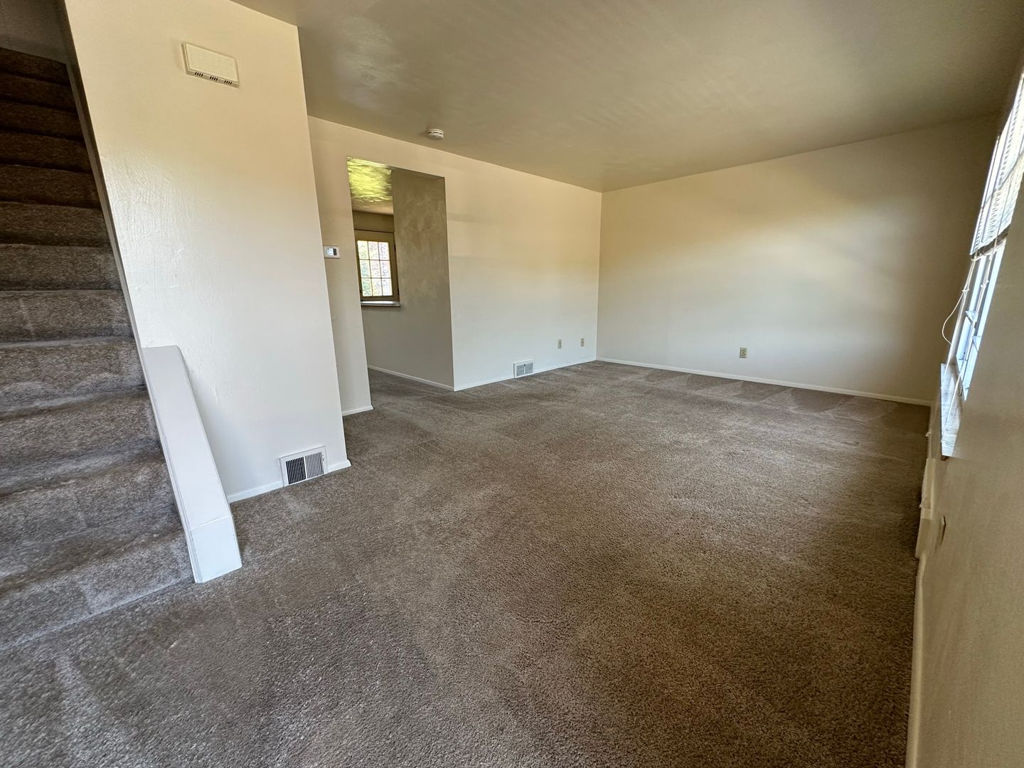 Tremendous Townhome in Plum with a Huge Primary Bedroom! Back Patio and Yard! CALL TODAY!