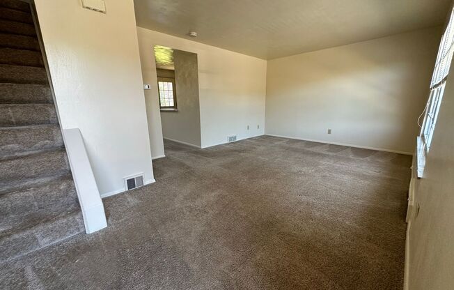 Tremendous Townhome in Plum with a Huge Primary Bedroom! Back Patio and Yard! CALL TODAY!