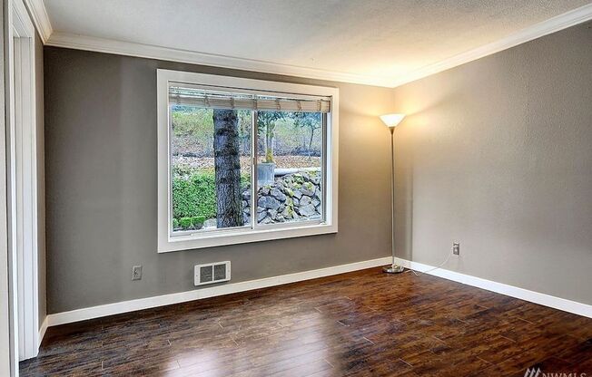 1 Bed 1 Bath PET FRIENDLY Condo Issaquah Sammamish Bluffs
