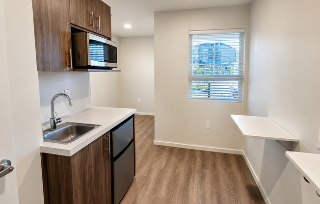 Studio, 1 bath, 175 sqft, $999, Unit 214