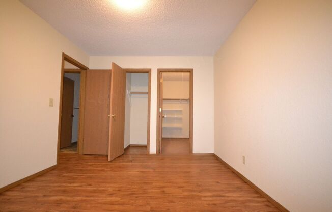 2 beds, 1 bath, 750 sqft, $725, Unit A 11