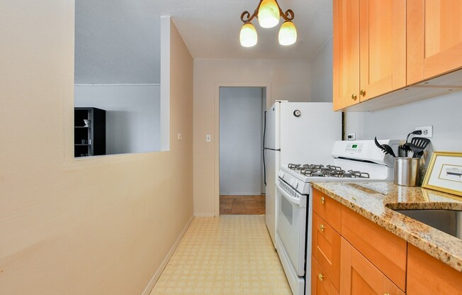 Studio, 1 bath, 635 sqft, $2,575, Unit 14L
