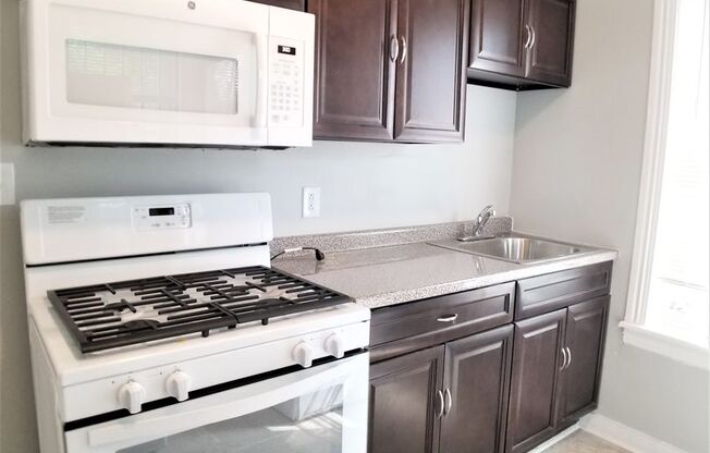 2 beds, 1 bath, 880 sqft, $1,150, Unit Unit 2