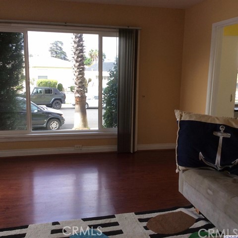 2 beds, 1 bath, 900 sqft, $3,150