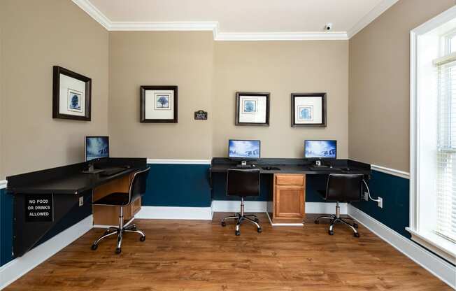 Business Center with Computers at Abberly Woods Apartment Homes, Charlotte, 28216