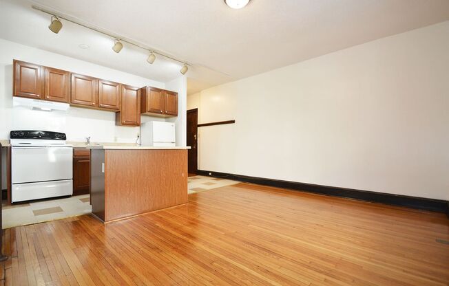 1 bed, 1 bath, 420 sqft, $945, Unit 7 - 06
