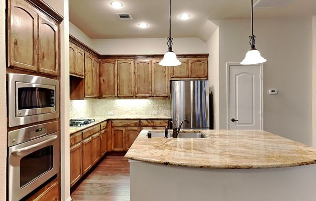GORGEOUSE HOME IN A GATED COMMUNITY!