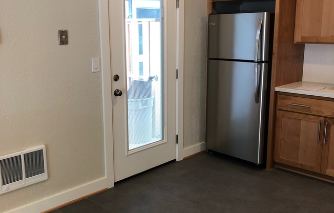 New Townhouse Abernathy Clinton OHSU Private Patio Parking