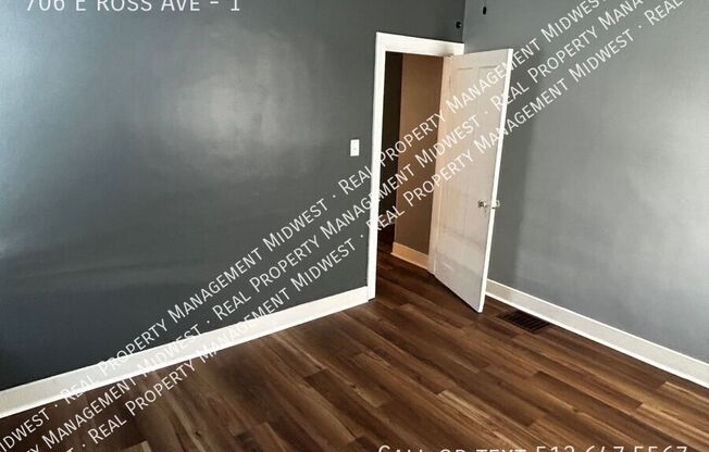 706 E ROSS AVE