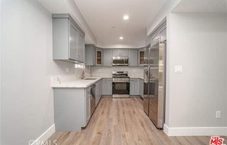1872 W 20 ST