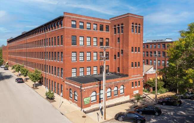 an overhead view of a large brick building on a city street