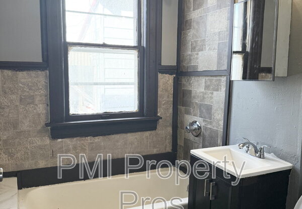 2749 N 25 ST