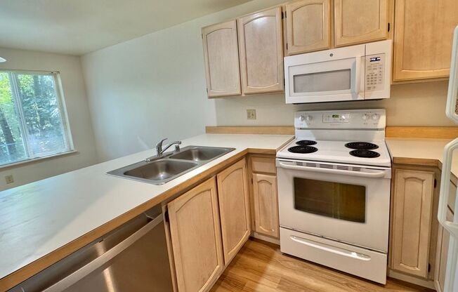 2 beds, 2 baths, $1,995, Unit H102