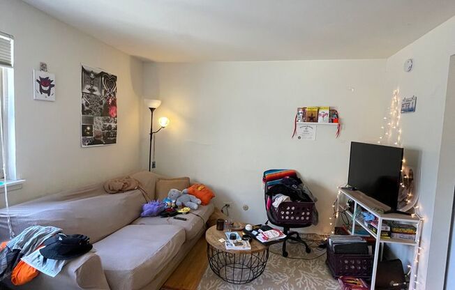 Studio, 1 bath, 400 sqft, $1,350, Unit 535-555