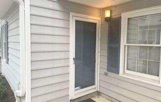 2 beds, 1 bath, $1,100, Unit # 25