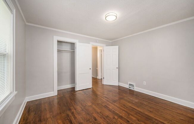 2-bedroom, 1-bathroom duplex is located in the heart of Kansas City