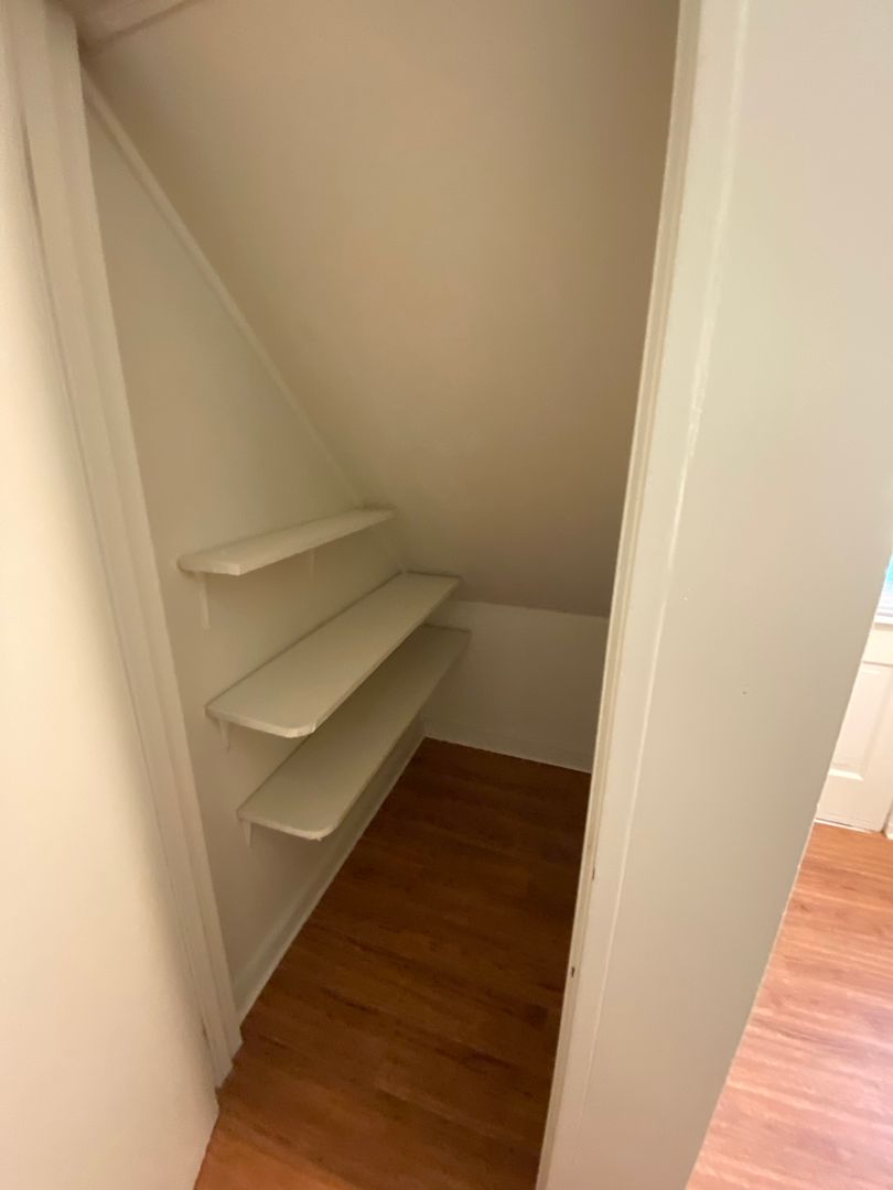 1092 Nichols Drive ~ 2 Bedrom / 1 Bathroom ~ Cameron Village ~ Newly Renovated Kitchen and Bathroom
