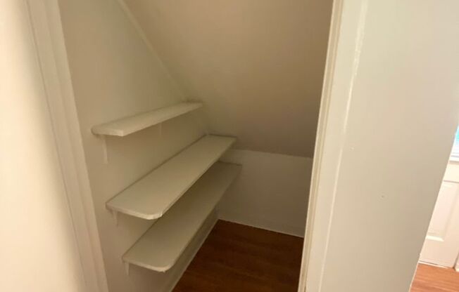 1092 Nichols Drive ~ 2 Bedrom / 1 Bathroom ~ Cameron Village ~ Newly Renovated Kitchen and Bathroom