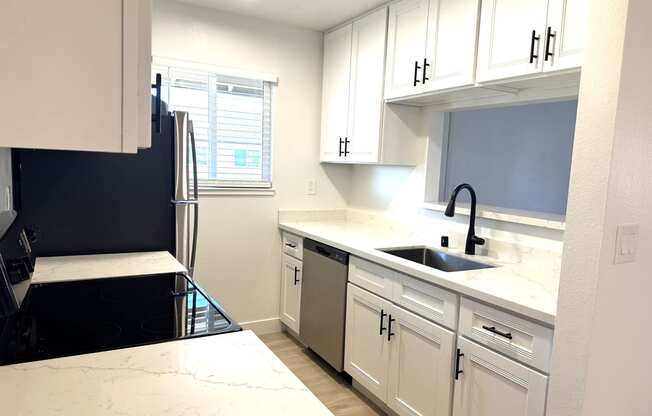 Well Equipped Kitchen at Summerhill Place Apartments, Union City, California